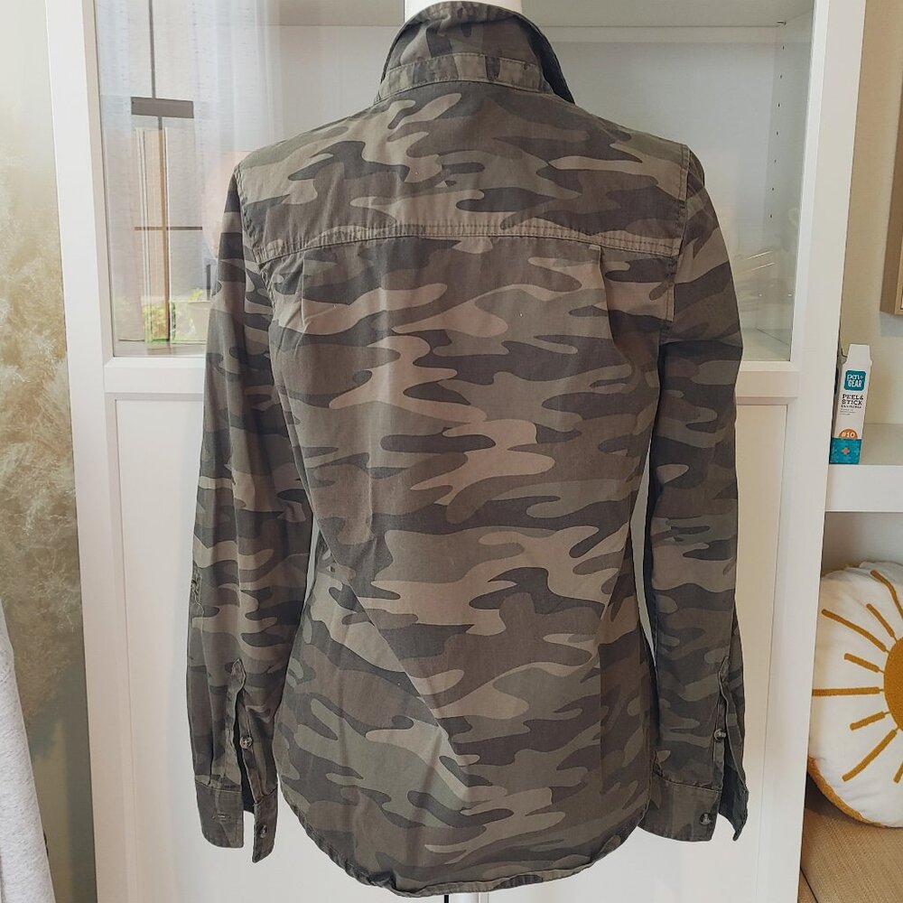 FOREVER21 Utility Camouflage Button Down Shirt Jacket Shacket - Size Medium - Picture 3 of 3
